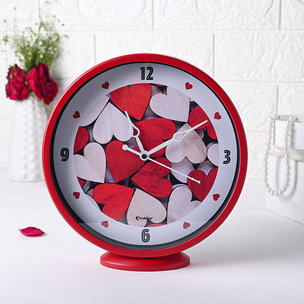 Hearty Round Table Clock For Valentine