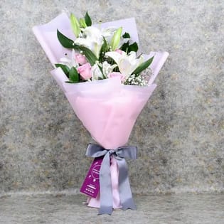 Graceful Roses N White Lily Bouquet