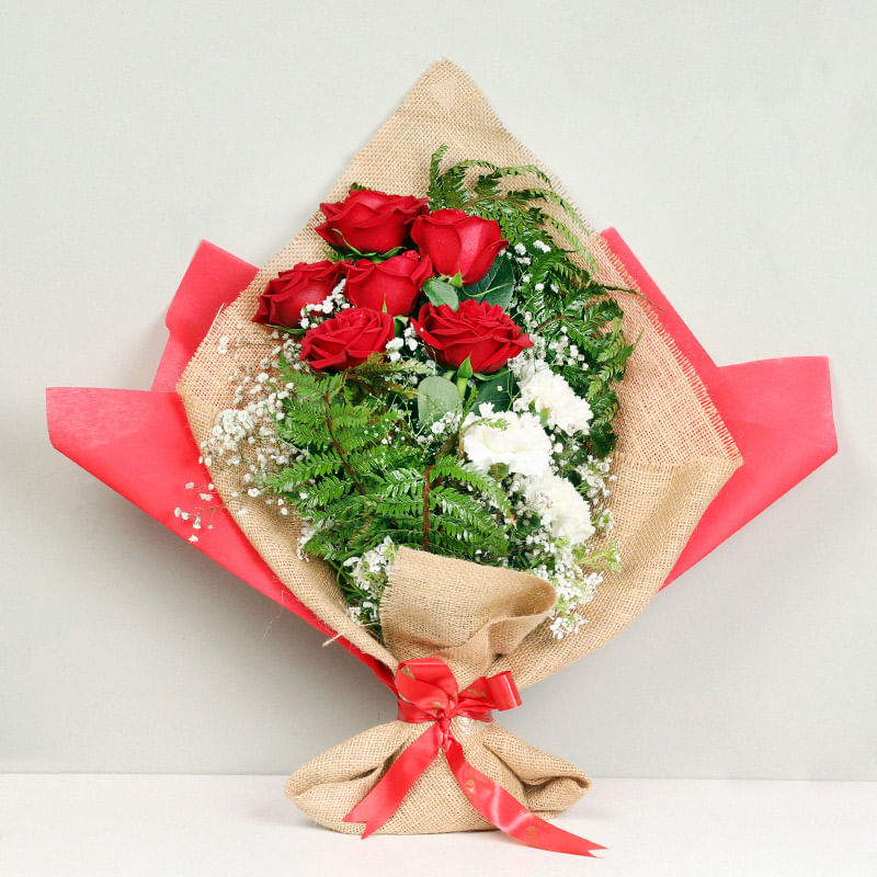 Romantic Combo of Roses and Carnation