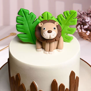 Top View of Adorable Wildlife Cake