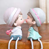 Kissing Couple Showpiece