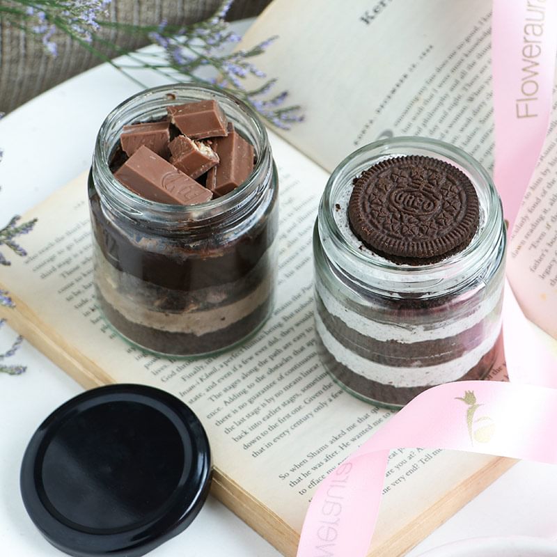 Kit and Oreo Jar Eggless Cake