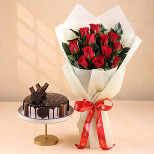 Lovely Red Roses Bouquet with KitKat Cake