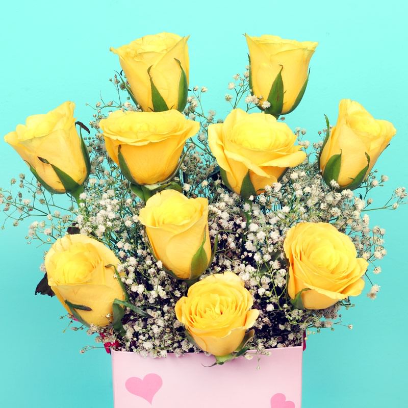 Combo of Roses and Cake for Wife
