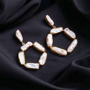 Long Viva Baroque Pearls Oval Earrings