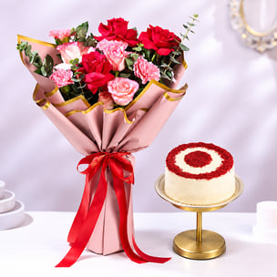Love bouquet with red velvet bento cake Love bouquet with red velvet bento cake