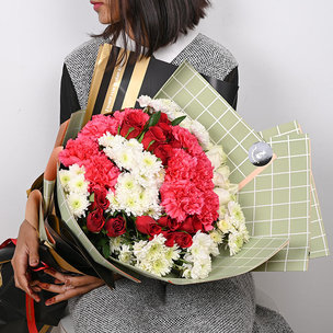 Love Filled Floral Bouquet flower delivery in India