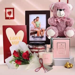 Love Lit N Delight With Roses