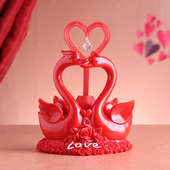 Red Swan Showpiece: Best Gift Ideas for Kiss Day
