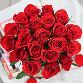Bunch of 20 Red Roses in a Red Glass Vase