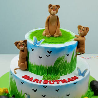 Lush Greenery Lion Fondant Cake
