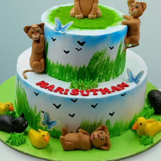 Lush Greenery Lion Fondant Cake