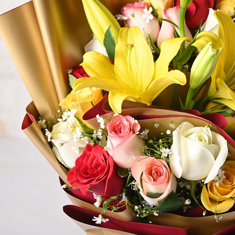 Buy Lustrous Roses N Lilies Bouquet for Valentine