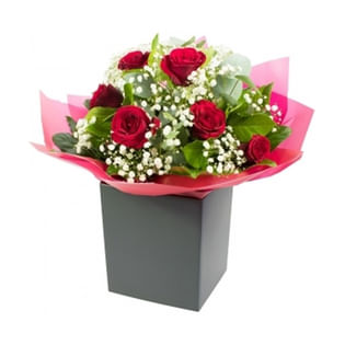 Luxury In Red Roses : Valentine Gifts to Australia