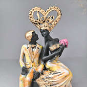 Zoomed View of Madly In Love Couple Figurine