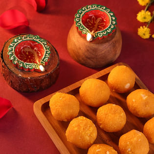 Motichoor Ladoo With Terracotta Diyas