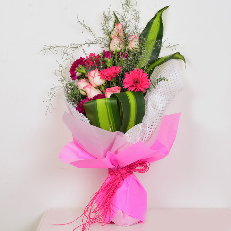 Duo of Roses With Gerberas