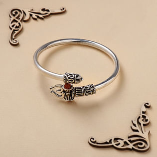 Om Bracelet Rakhi with Haldiram Kaju Katli Combo