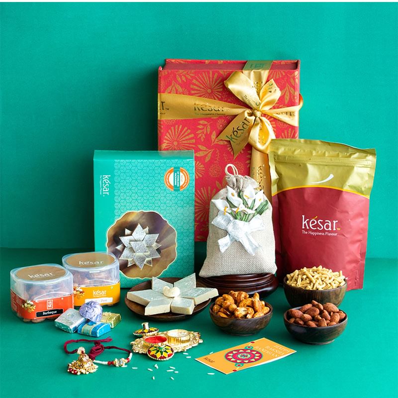 Padmini Couple Rakhi With Kaju Katli N Flavoured Nuts