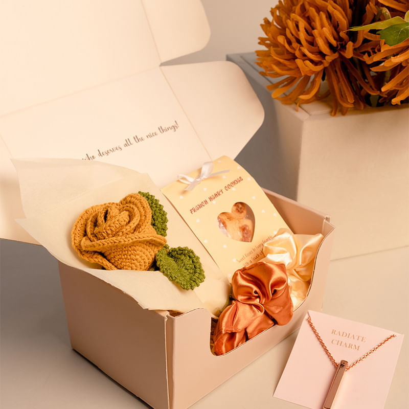 Pastel Hued Rosy Hamper