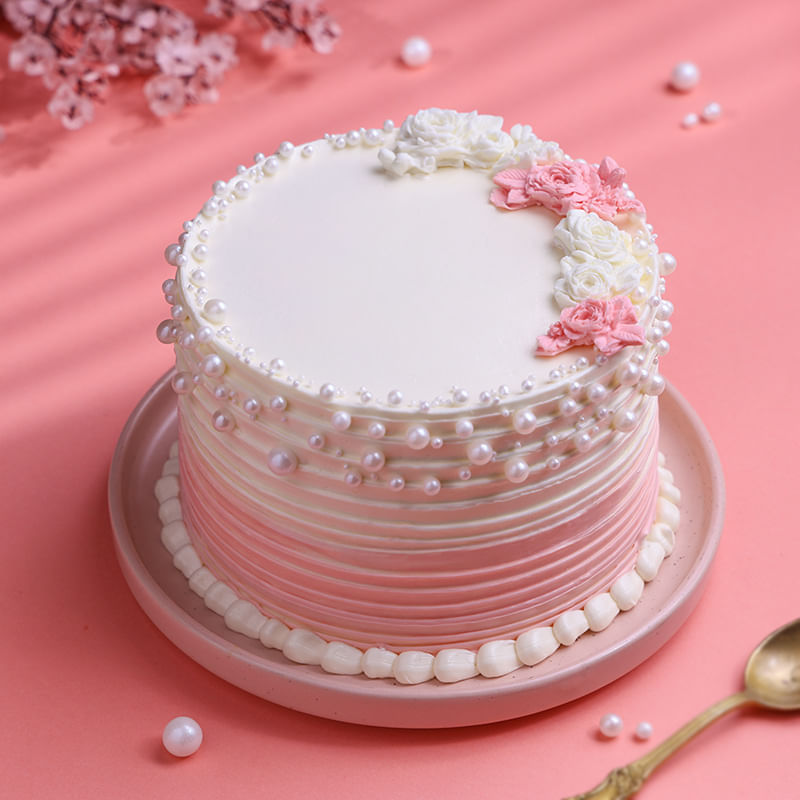 Pearl Blush Pastel Cake