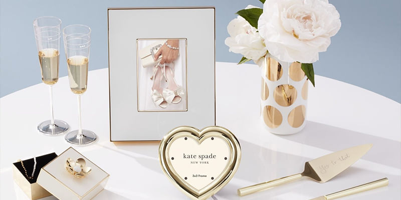 10 Personalized Engagement Gift Ideas for Couples