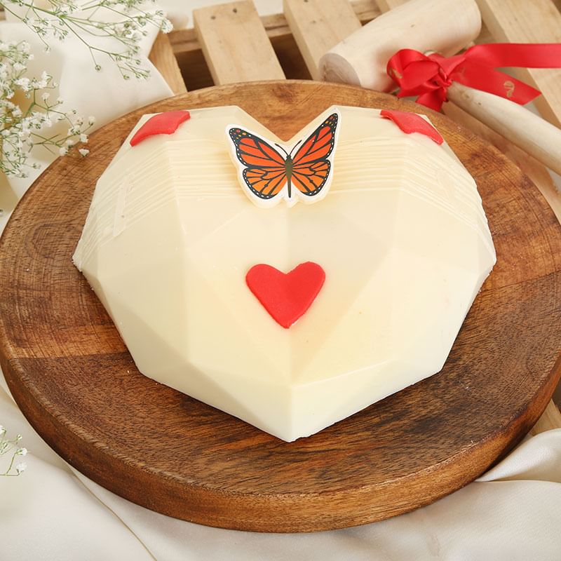 Heart Shape Pinata Red Velvet Cake