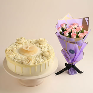 Pineapple Cake With Pink Roses
