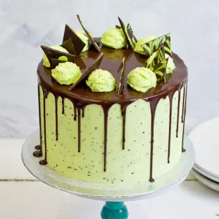 Pistachio Choco Drip Cake