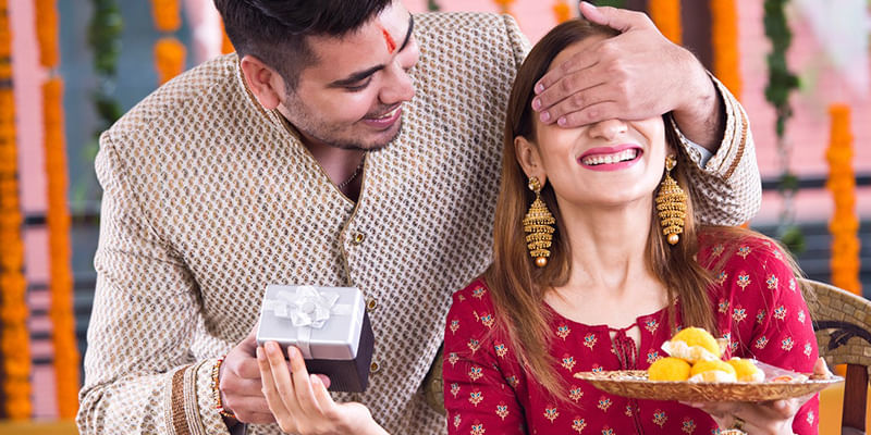 How To Plan A Perfect Surprise For Siblings On Rakhi?