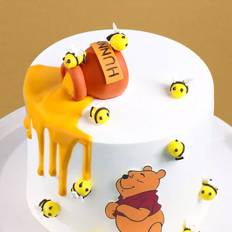 Pooh Bear N Bees Cake