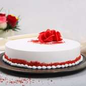 Round Shaped Romantic Red Velvet Cake