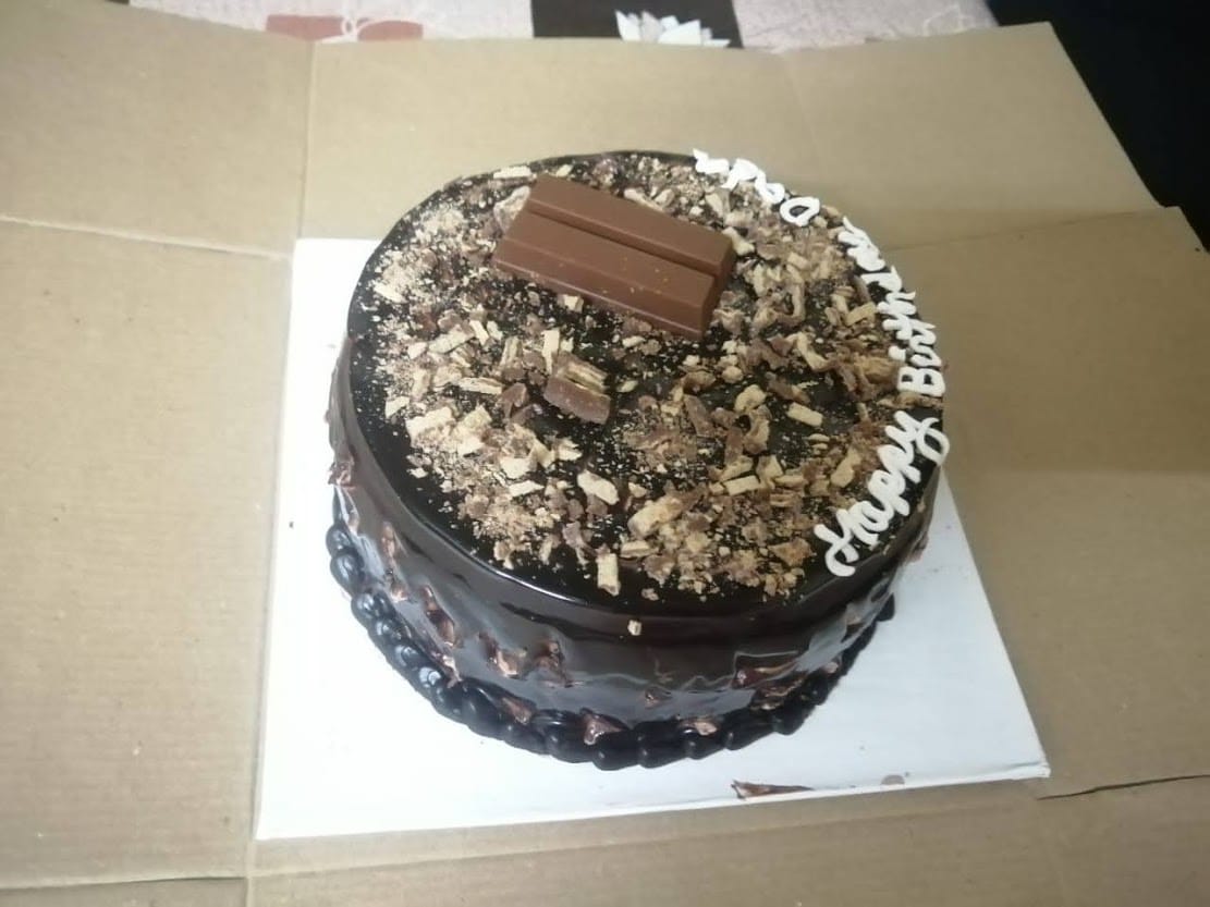 https://imgcdn.floweraura.com/review_cust/CAKE.jpg