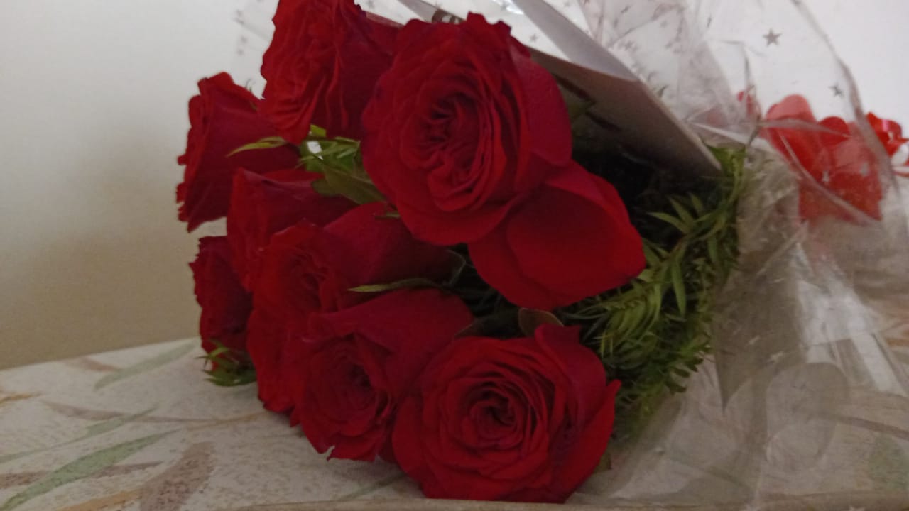 https://imgcdn.floweraura.com/review_cust/IMG-20210412-WA0043.jpg
