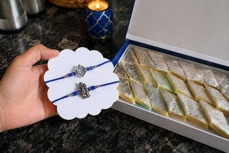 https://imgcdn.floweraura.com/reviews/73114.jpg