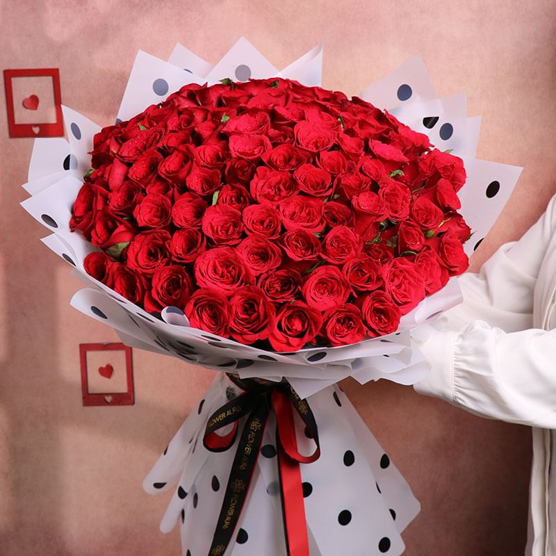 Romantic Desires Of 100 Red Roses