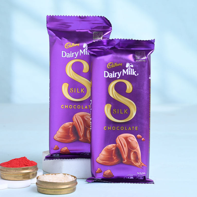 Royal Red Moti Rakhi With Chocolates