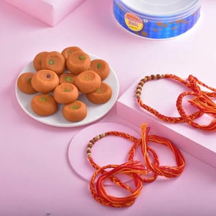 Rudraksha Mauli Rakhi Set With Kesar Peda