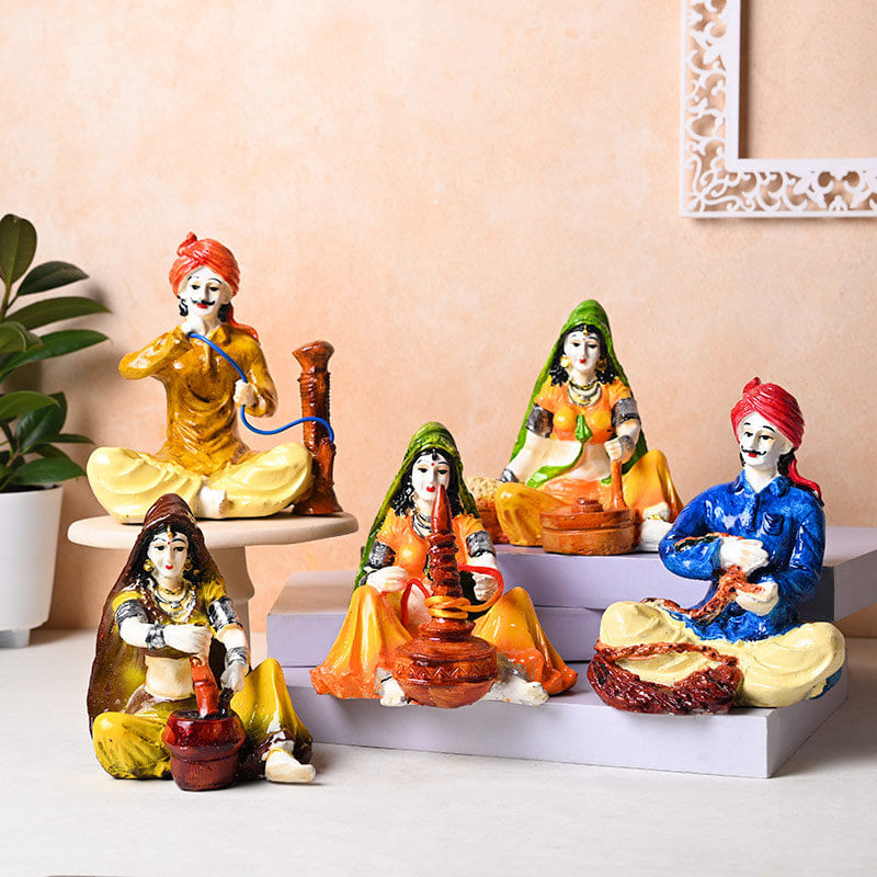 Set of Five Villagers Showpiece
