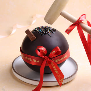 KitKat Chocolate Pinata Eggless Cake