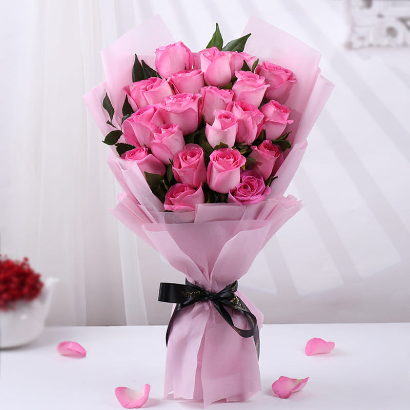 A Love Note In Pink Roses