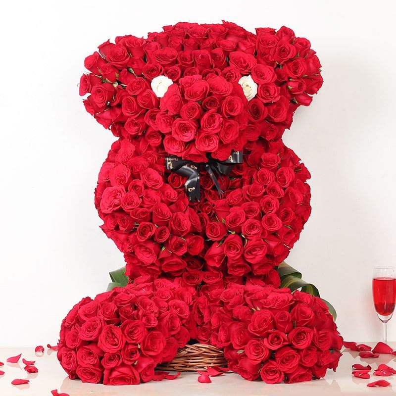 Stunning 250 Rose Bear