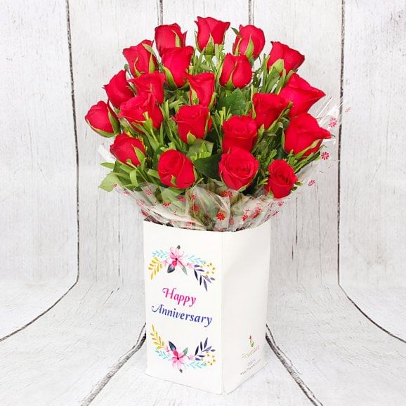 Bunch of 20 Red Roses for Anniversary,Bunch of 20 Red Roses with Zoomed View,Bunch of 20 Red Roses with Front View