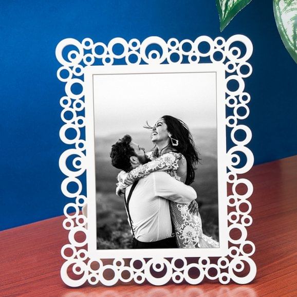 Elegant White Circular Frame