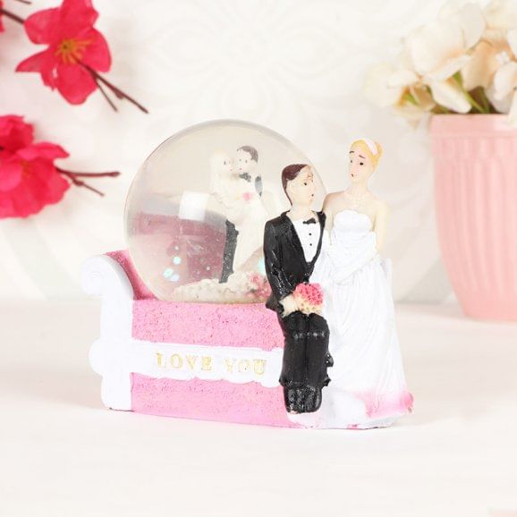 Newly Weds Statue Valentine Gift