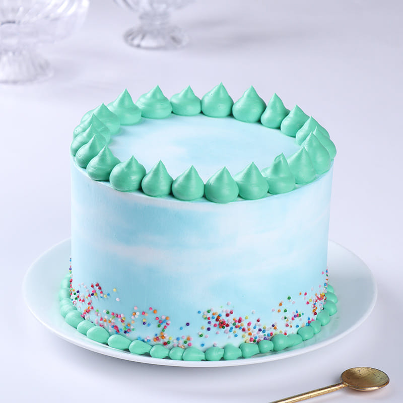 Sumptuous Green Cake Delivery