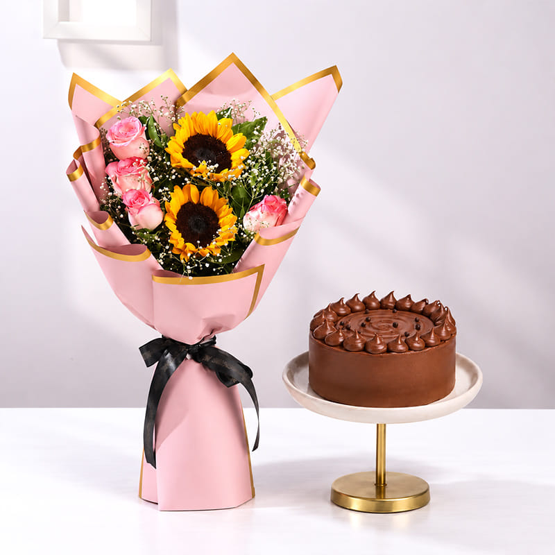 Sunlit blush bouquet with chocolate bento cake