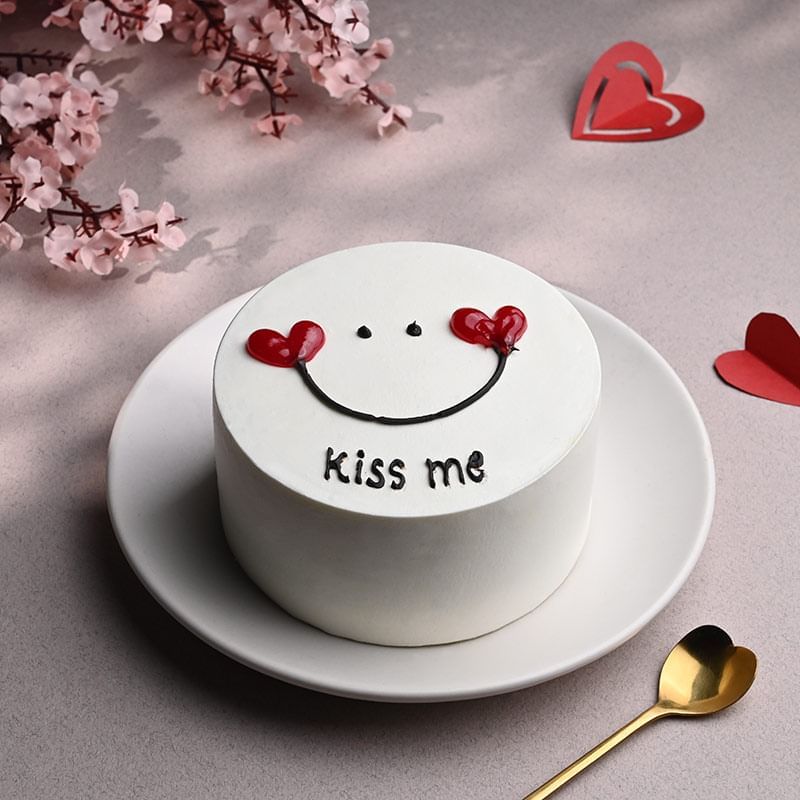 Sweet Love Kiss Cake