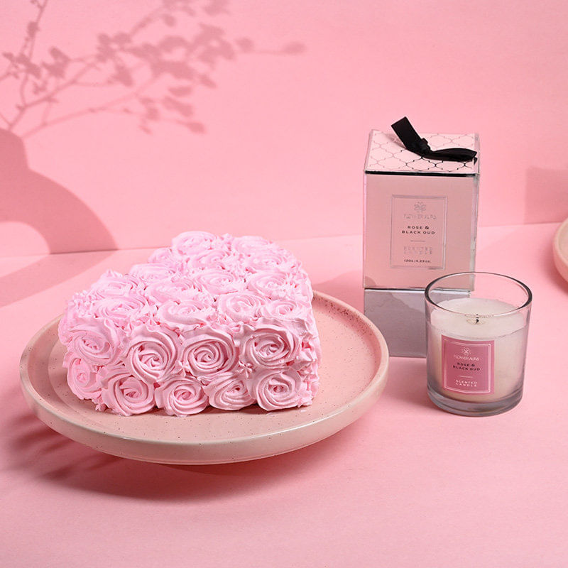 Sweet N Fragrant Strawberry Cake Combo