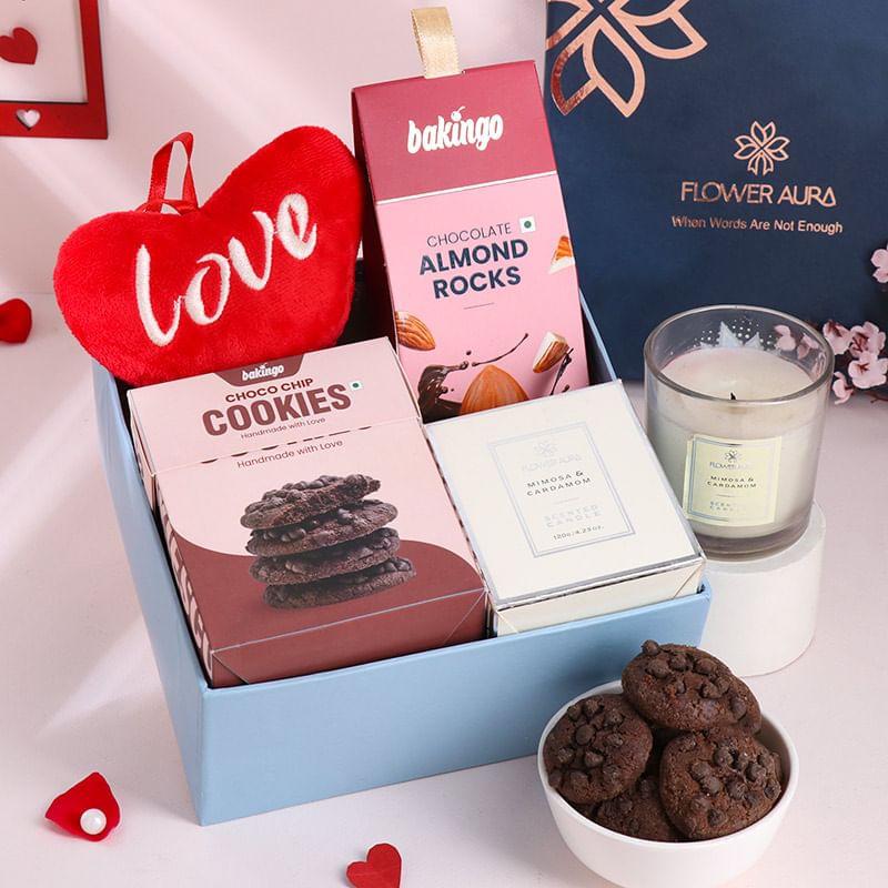 Sweet N Romantic Love Hamper